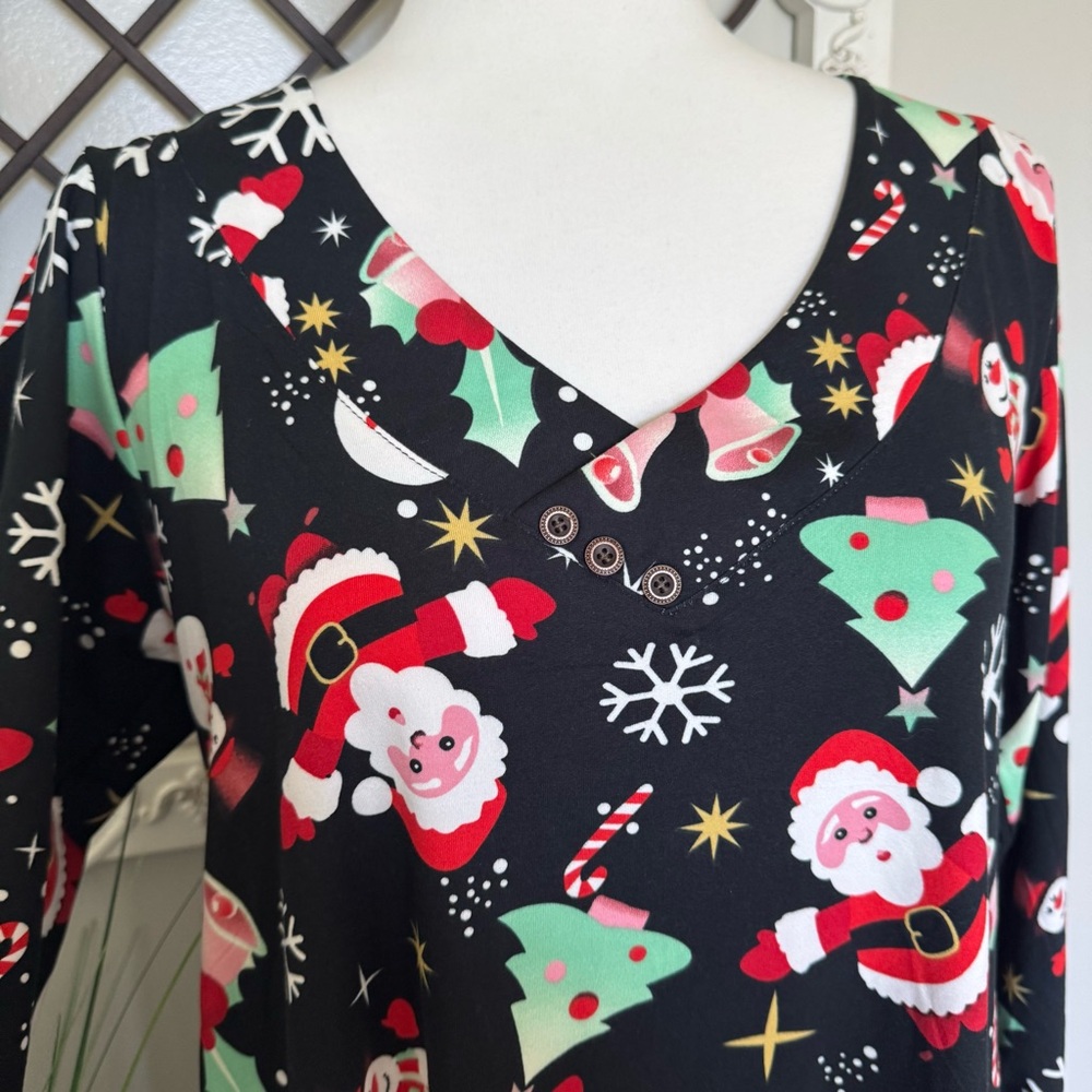 NWT Size Medium Christmas Tunic Blouse Top with Santas Snowmen by Larace - Picture 2 of 5